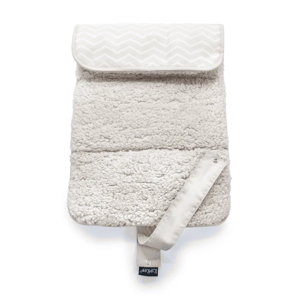 KipKep Napper Wickelunterlage Sandy Wig & Teddy 1 KipKep Napper Wickelunterlage Sandy Wig & Teddy